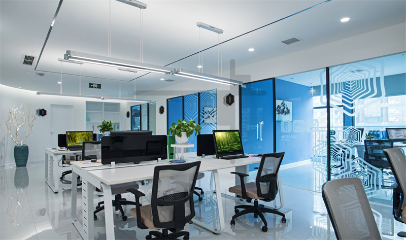 <a href=http://m.idfaka.cn/ target=_blank class=infotextkey>合肥办公室装修</a>怎样实现和谐的布局设计清爽自然