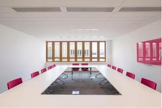 <a href=http://m.idfaka.cn/bangonganli/ target=_blank class=infotextkey>合肥办公室设计</a>